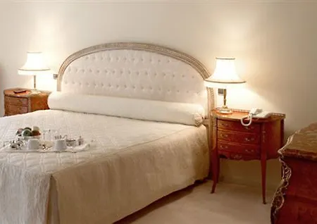 Hotell La Folie Du Bois Des Fontaines 4*